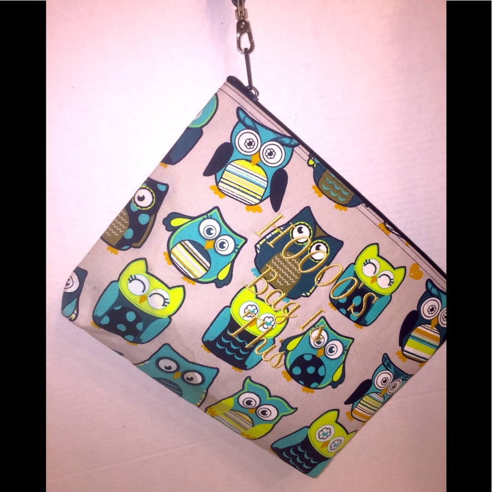 Thirty One by Jewell Whimsical Owl Print Wristlet